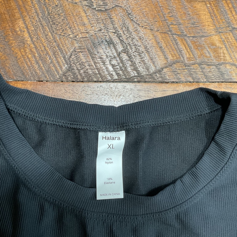 Halara Crew Neck Cropped Tank - Picture 3 of 5